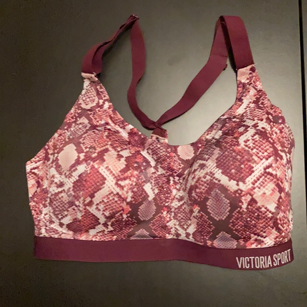 Victoria’s Secret sports bra 32DD